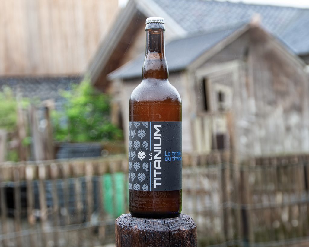 Découvrez <strong>La Titanium</strong>, notre triple blonde qui se distingue par son caractère unique et sa qualité exceptionnelle.